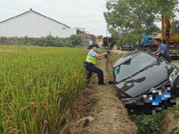 伊川县吊车出租电话_石碣镇及时为客户提供吊装服务